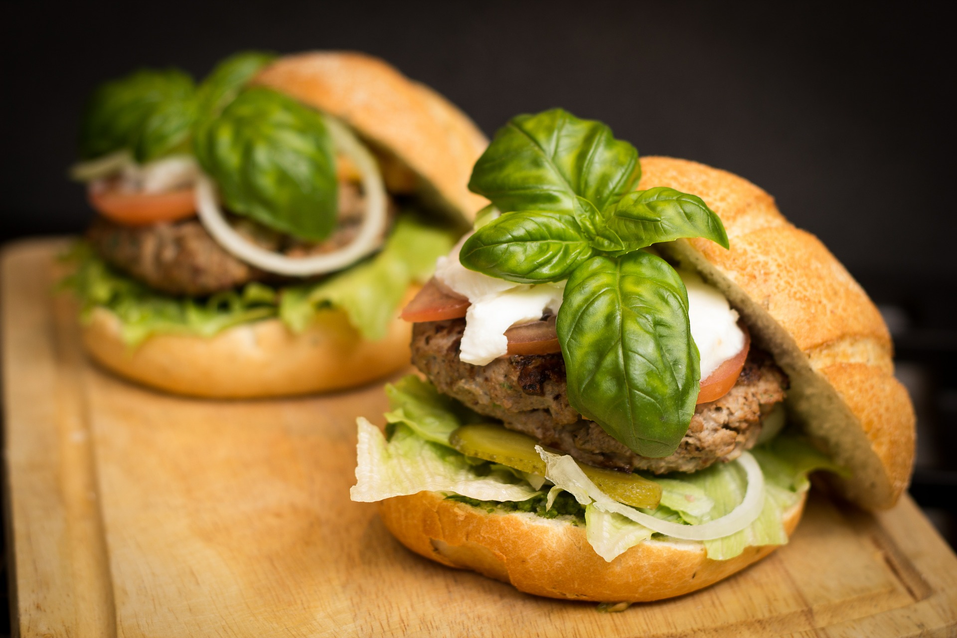 How to eat a hamburger